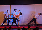 Quatuor Stomp: Hoop Diving (&copy;Foto: Martin Schmitz)